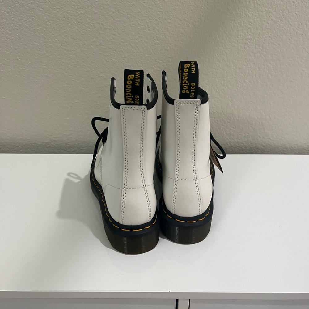 Doc Martens 1460 SMOOTH LEATHER LACE UP BOOTS, white size 6 - Picture 8 of 15